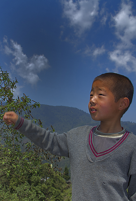 Road trips in India, a local boy at Neora valley