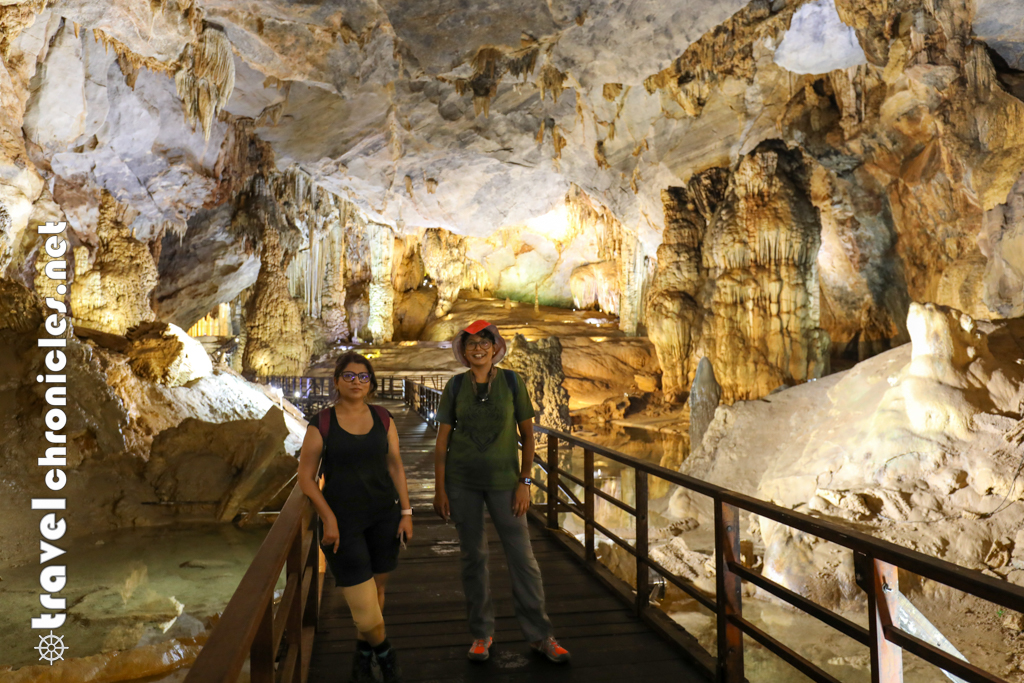 The long wooden walkway in the Paradise cave