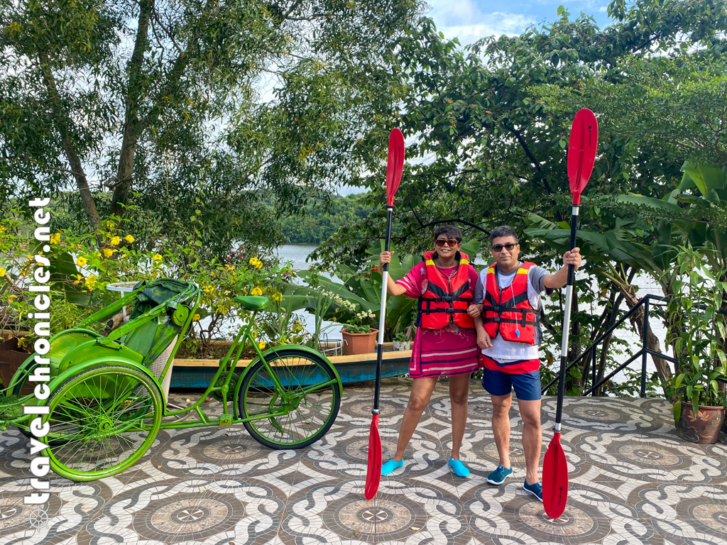 Ready to go kayaking in Phong Nha Lake 