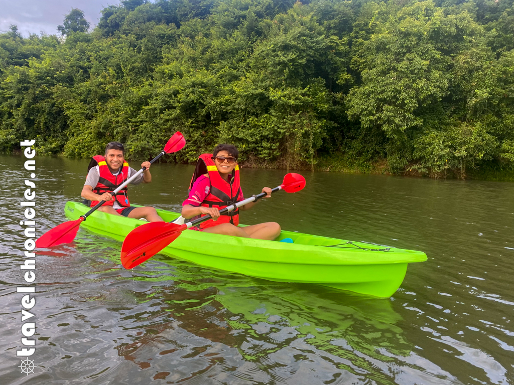 Kayaking in Phong Nha Lake 